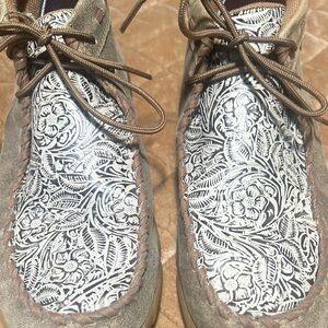 Ariat Patterned women’s. Leather ankle boots.